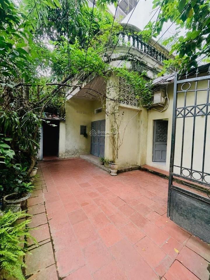 Bán nhà 2 tầng phố hoa lâm, long biên  dt 120m², mt gần 11m, ô tô vào nhà, giá 20.3 tỷ.
