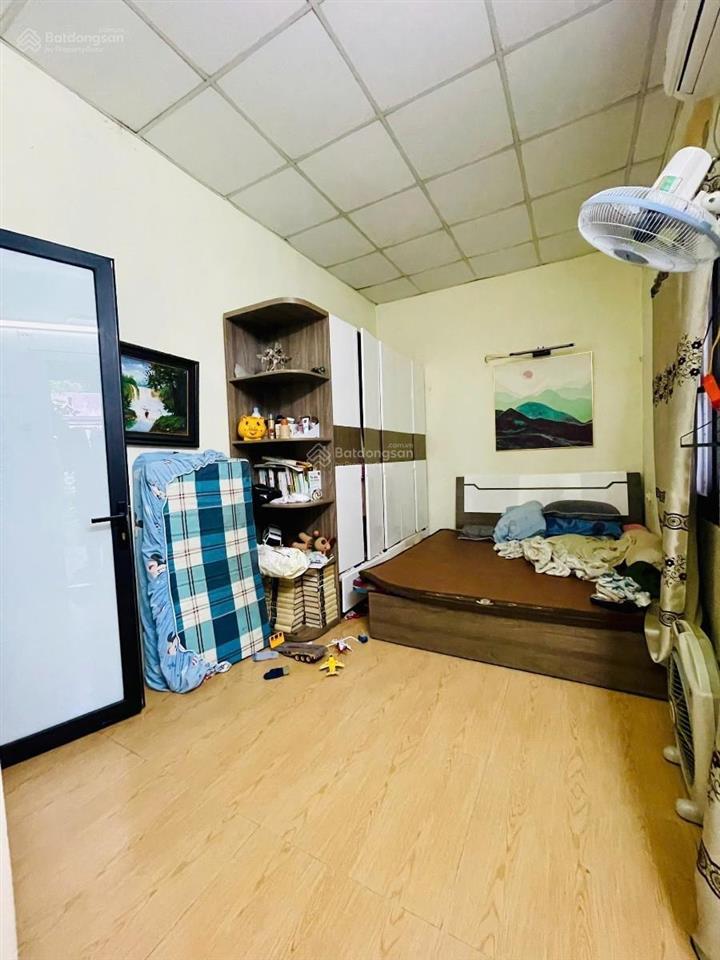 Bán nhà 2 tầng phố hoa lâm, long biên  dt 120m², mt gần 11m, ô tô vào nhà, giá 20.3 tỷ.
