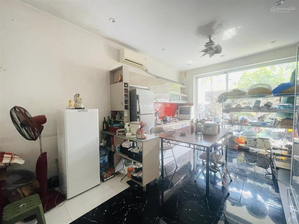 Mặt phố giang biên, 97m² x 4 tầng, 2 thoáng trước sau, ô tô tránh, kd, giá chỉ như nhà trong ngõ.