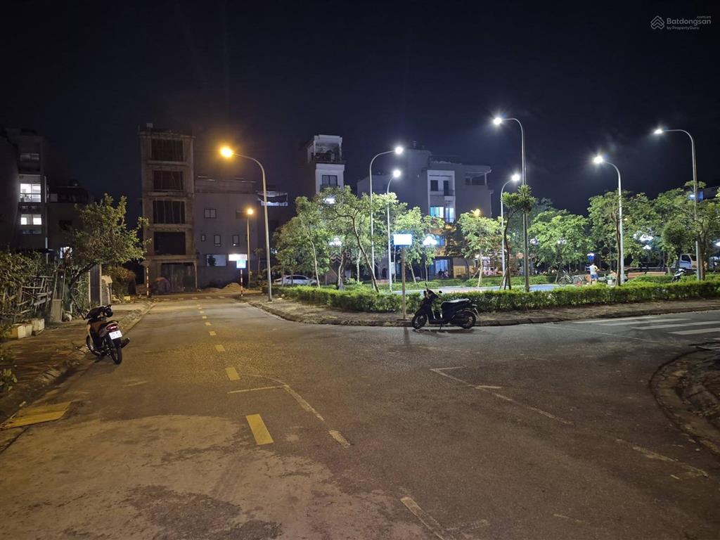 Đất vàng tđc giang biên phạm khắc quảng 92m vỉa hè ô tô tránh giá tốt.