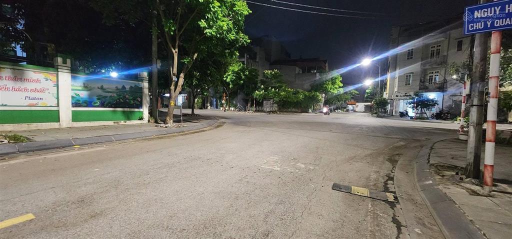 Phân lô tđc thanh am 58.5m x 3 tầng mt 5.4m đường hè rộng hơn mặt phố.