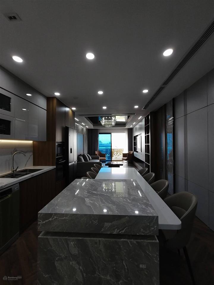 Mặt phố nguyễn văn cừ 62m x 7 tầng thang máy 2 mặt thoáng kinh doanh đỉnh