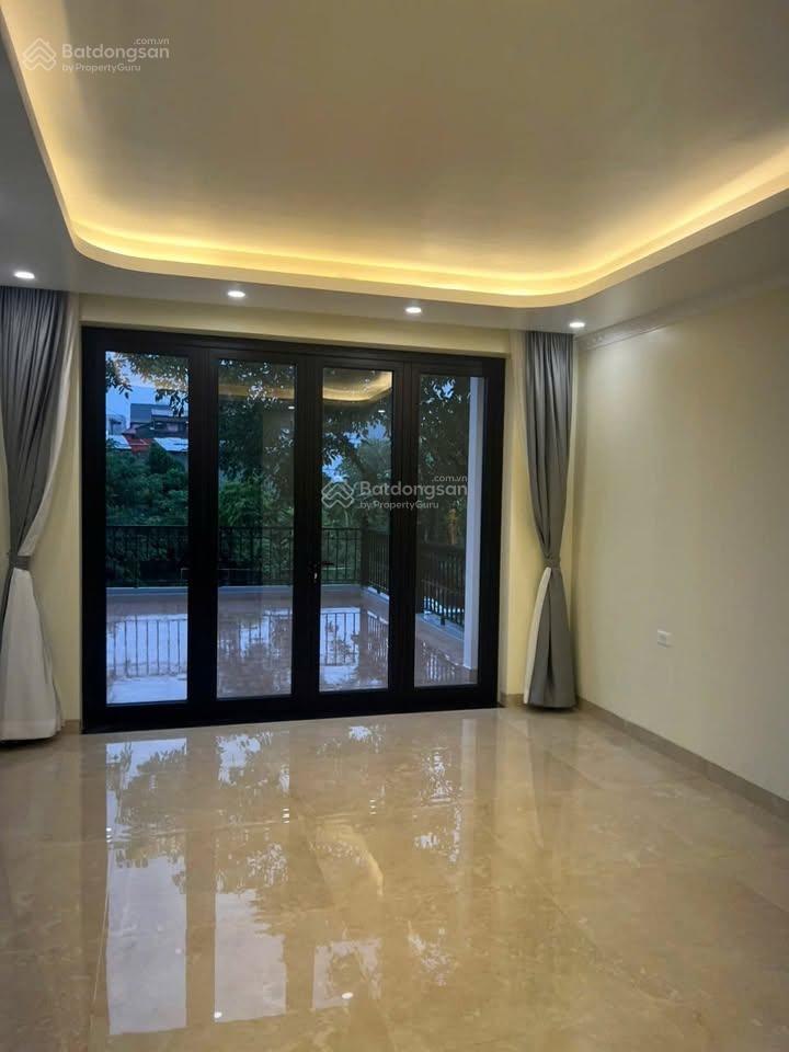 Đầu phố ngô gia tự 100m x 6 tầng thang máy vỉa hè, ô tô tránh, kinh doanh giá cực tốt