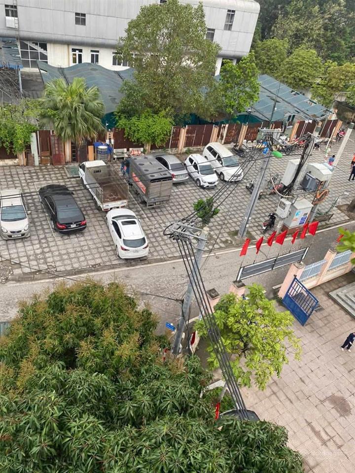 Siêu phẩm gia quất, lb 82x5t gara 4 ô tô thang máy full nội thất cao cấp, giá tốt.