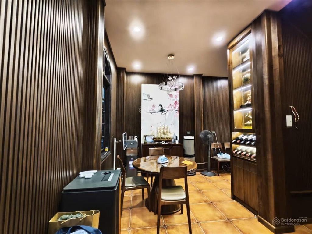 Nhà rộng ái mộ 104m2x4t mt 9m 5pn 30m ra phố, nội thất đẹp, trung tâm lb, giá chỉ 16,2 tỷ