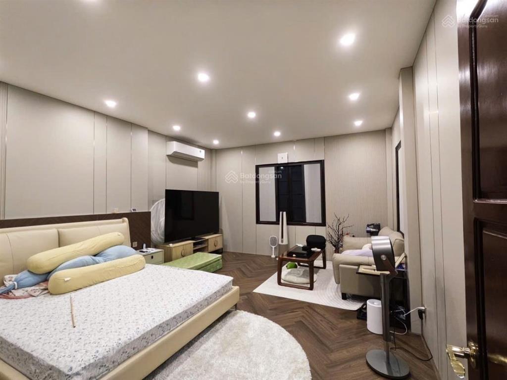 Nhà rộng ái mộ 104m2x4t mt 9m 5pn 30m ra phố, nội thất đẹp, trung tâm lb, giá chỉ 16,2 tỷ