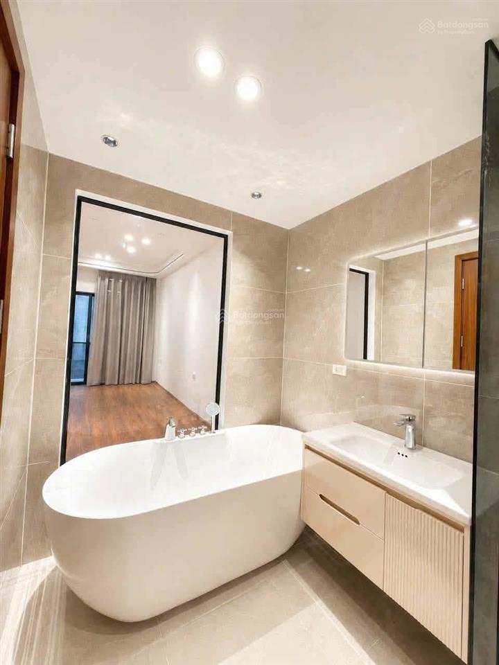 Siêu phẩm hoa lâm 50m 8 tầng thang máy full nội thất gara 2 ô tô chỉ 12,5 tỷ!