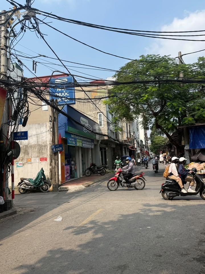 Bán nhà mặt phố ô cách 93m2 vỉa hè ô tô tránh kinh doanh sầm uất chỉ 11,8 tỷ