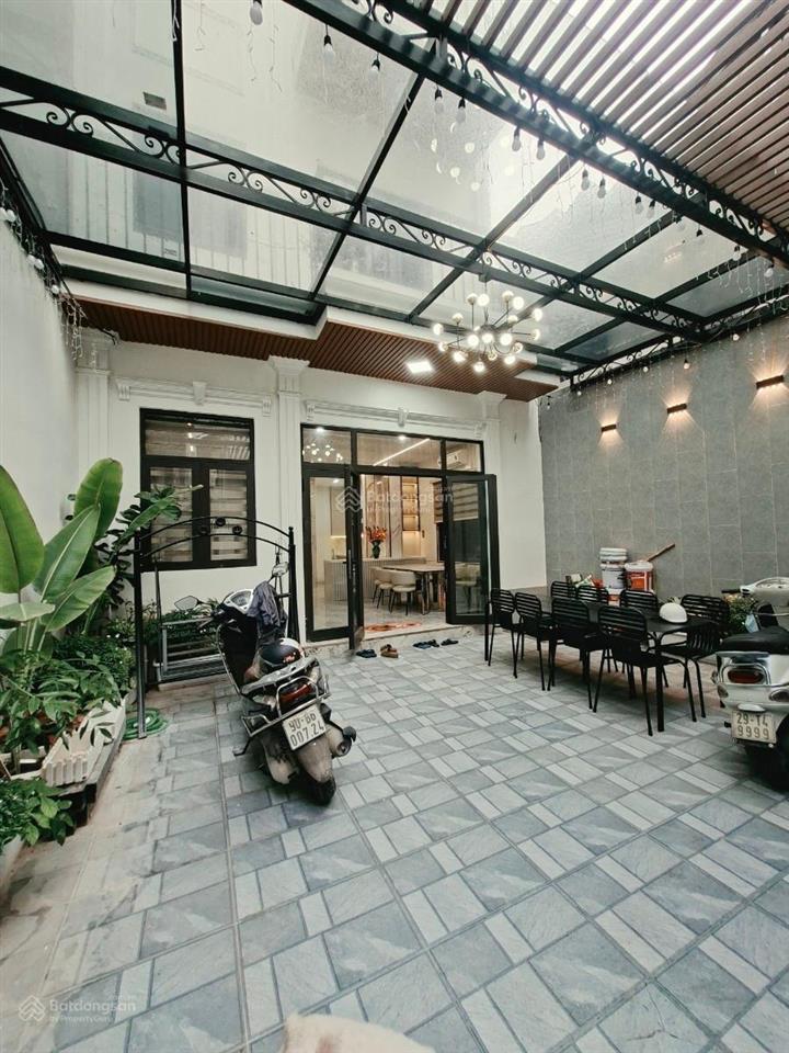Biệt thự sân vườn nguyễn văn cừ 97m, 7 tầng, thang máy, đủ nội thất chỉ 14,5 tỷ!