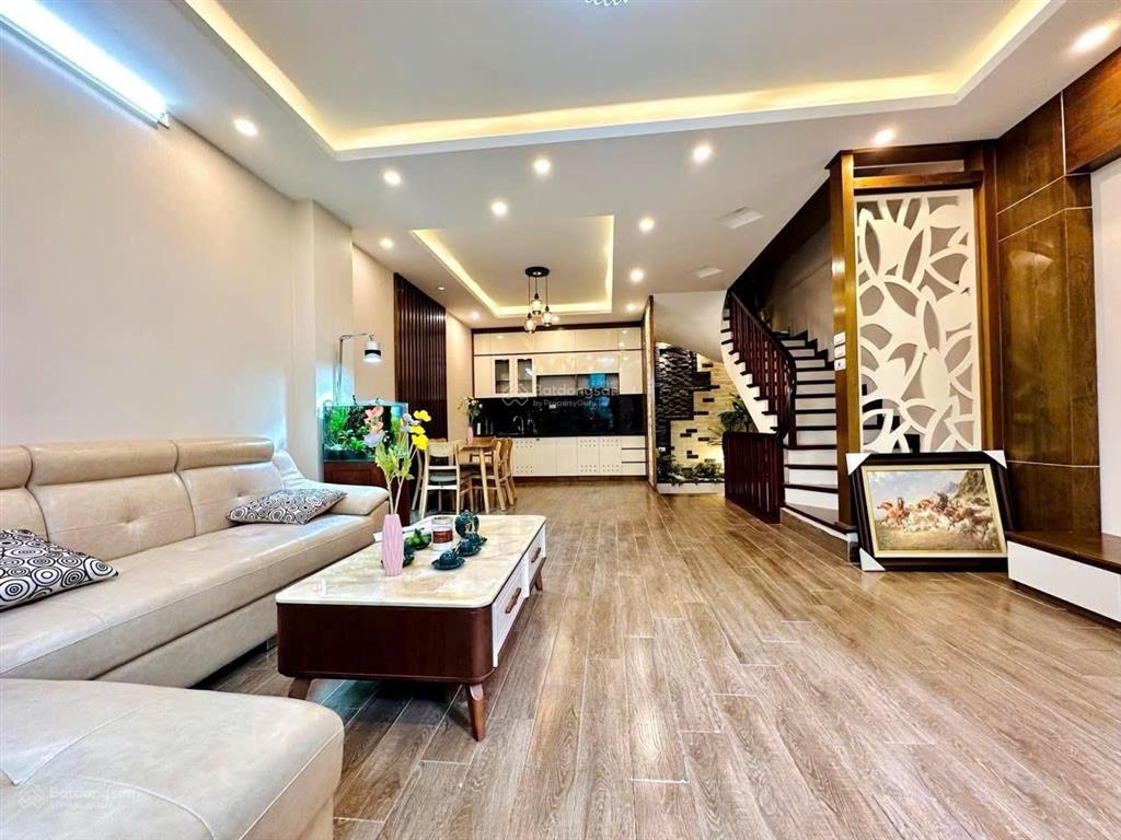 Bán gấp, giá rẻ nhà phố thái thịnh đống đa , ngõ to như phố, gần oto, tặng nội thất, 38m 6 tầng