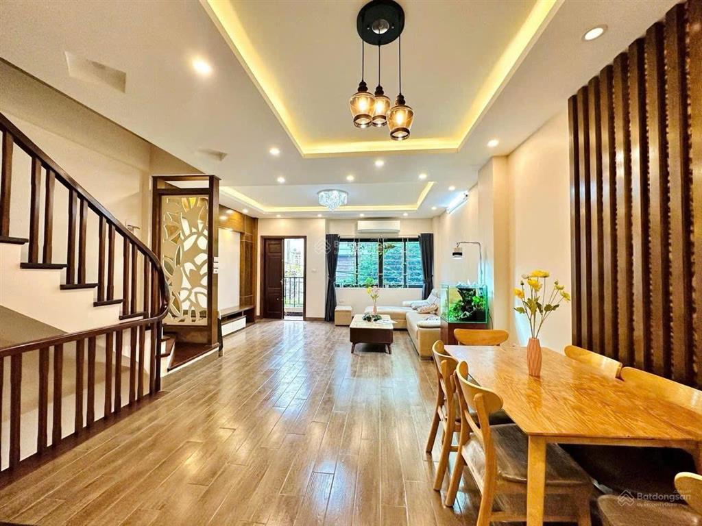 Bán gấp, giá rẻ nhà phố thái thịnh đống đa , ngõ to như phố, gần oto, tặng nội thất, 38m 6 tầng