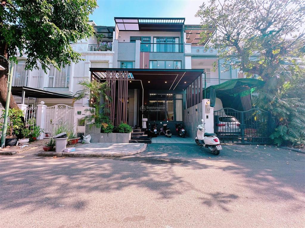 Ngộp ngân hàng cần bán gấp biệt thự hưng thái  phú mỹ hưng.