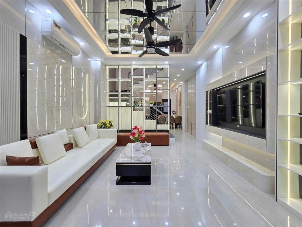 Mình chính chủ cần bán nhà mặt tiền nguyễn huy tự, hoà minh