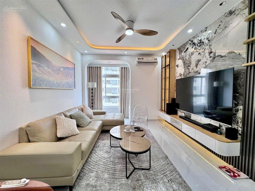 Cho thuê ch 3pn, 2wc, 89m2 tại sky garden 3, 15 triệu, view đẹp