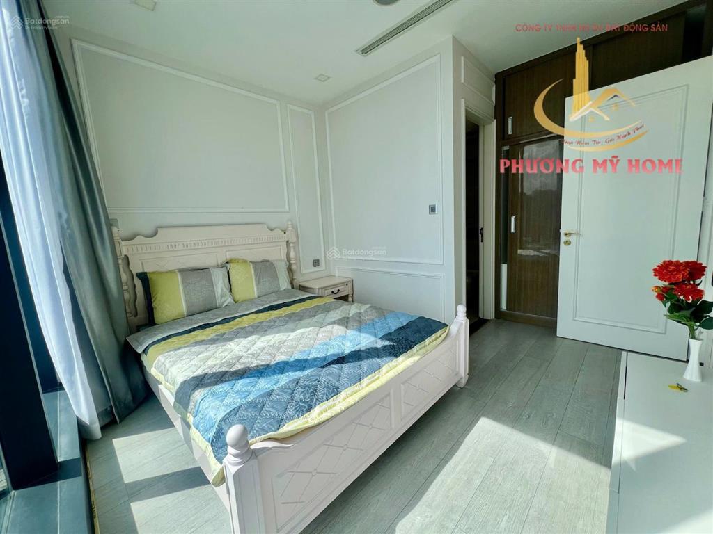 Căn hộ 2pn tại vinhomes golden river ba son giá siêu hời 18 tỷ, 70m2, q1, hcm