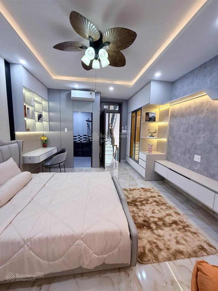 Nhà đẹp ngay emart ,hẻm 8m thông, 4x16m, 5 tầng, 12 tỷ, nội thất hiện đại, có thang máy