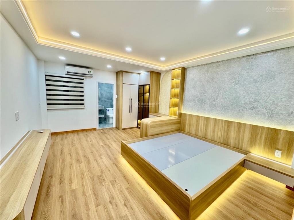 Bán nhà mặt tiền 5m, phạm văn chiêu, 4 x 15.5m, 5 tầng, gần chợ thạch đà, 6 phòng ngủ, 7.x tỷ