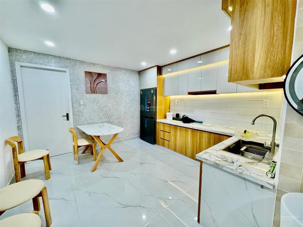 Bán nhà mặt tiền 5m, phạm văn chiêu, 4 x 15.5m, 5 tầng, gần chợ thạch đà, 6 phòng ngủ, 7.x tỷ