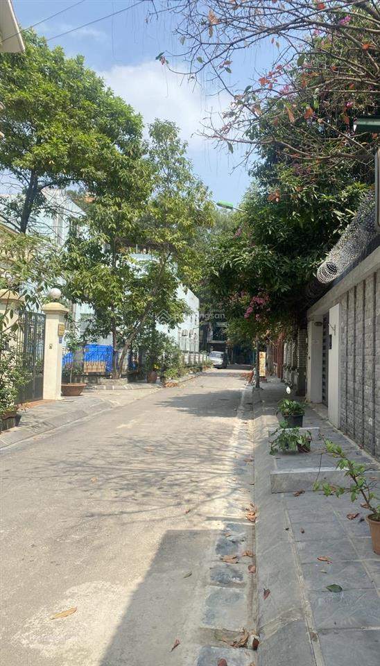 Cần cho thuê nhà biệt thự 4 tầng, có sân vườn, ở khu đô thị định công gần bệnh viện bưu điện