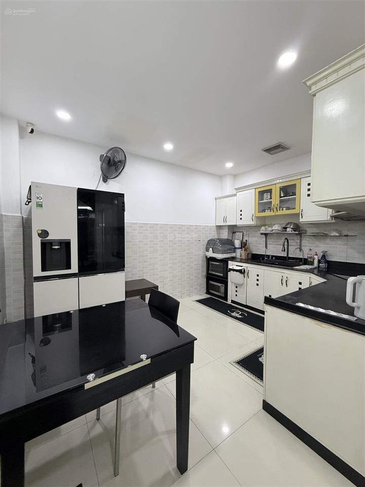Hẻm xe hơi nhà đẹp ở ngay ngang 4m tặng nội thất cao cấp