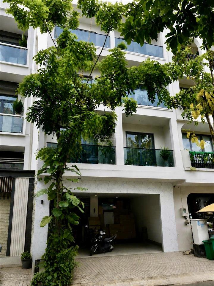 Bán chdv 15 phòng full nt, dt 133m², 90tr/th thu nhập, mặt tiền đường số kế phú mỹ hưng, 27,9 tỷ