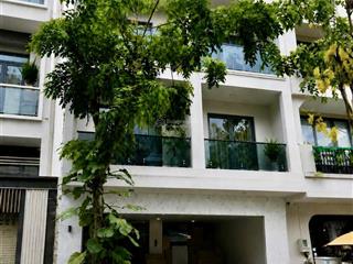 Bán chdv 15 phòng full nt, dt 133m², 90tr/th thu nhập, mặt tiền đường số kế phú mỹ hưng, 27,9 tỷ