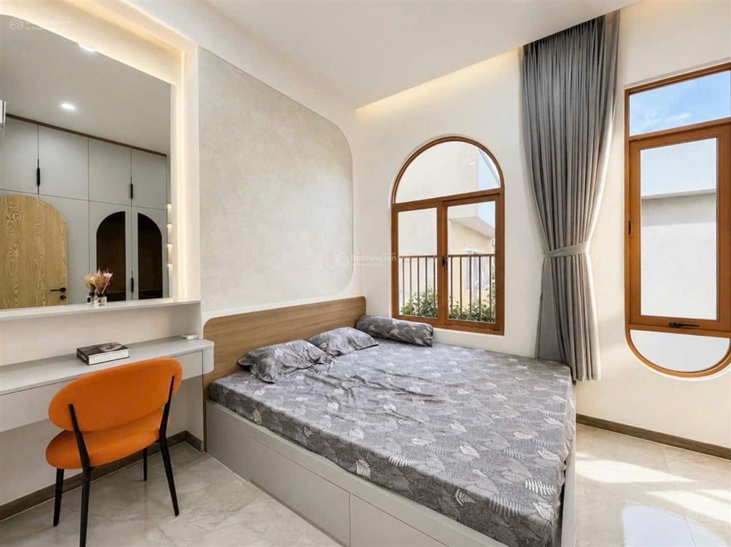 Nhà đẹp ở ngay, xvnt hàng xanh, 35m22 tầng btct có sân đậu xe, nở hậu 4.4m, bình thạnh chỉ 4.98 tỷ
