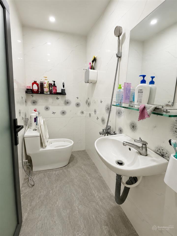 Chỉ 4.3 tỷ, dt 30m², 3 tầng  3pn ở ngay, gần mt đinh bộ lĩnh ngay hàng xanh  hẻm an ninh