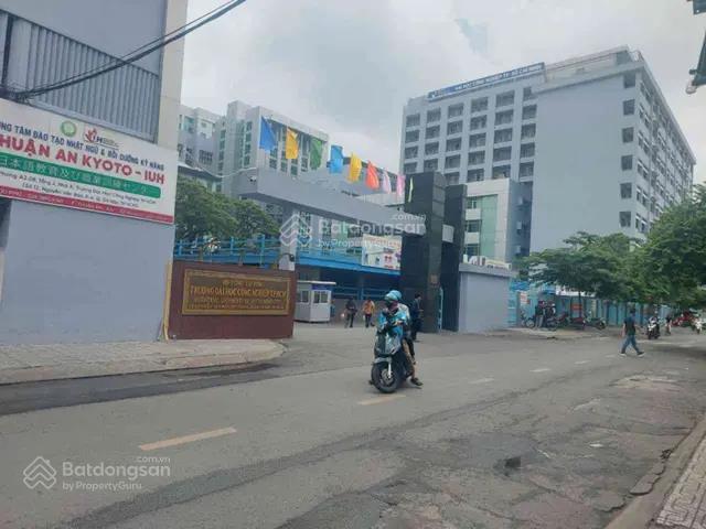 Gấp! nhà 59m², 9 phòng trọ ngay đh công nghiệp hcm, sân để xe, dòng tiền 40 triệu/tháng, chỉ 6 tỷ
