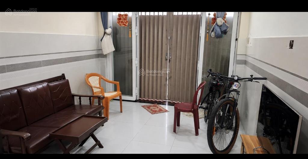 Q.10, đ. vĩnh viễn, 40m2, 4 tầng, 4pn, 7,38 tỷ. cách 1 căn ra mặt đường.