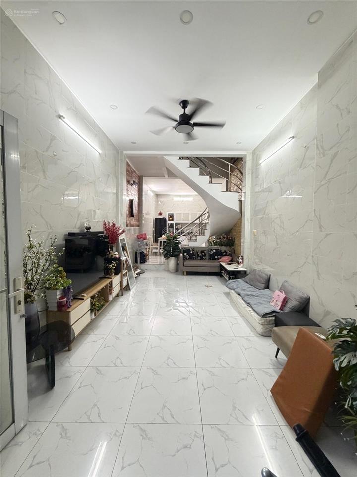Q. bình thạnh, phan văn trị, 52m2, 3,7x13,5m, 3 tầng, 4pn, có sân để xe. hẻm ô tô, giá 6,39 tỷ