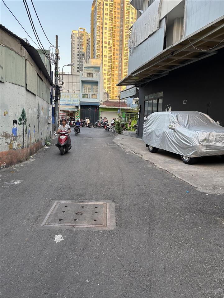 Q.6, đường phạm văn chí, hẻm xe tải thông, 149m2, 6 x 22 (nở hậu) nhà cấp 4, 3pn, giá 12.6 tỷ.
