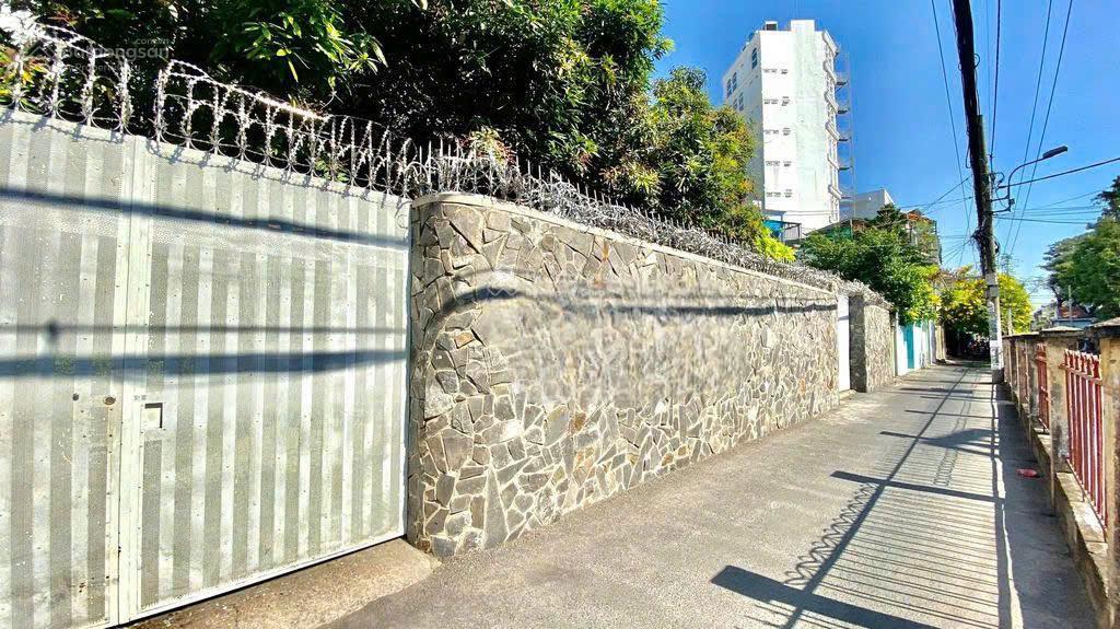 Cho thuê nhà nguyên căn hẻm hoàng văn thụ, p.15, q.phú nhuận  5.5x5.5m