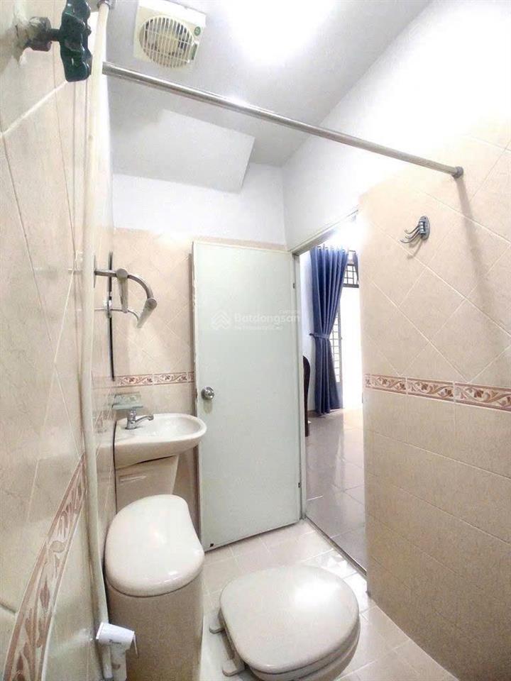 Cho thuê nhà nguyên căn hẻm hoàng văn thụ, p.15, q.phú nhuận  5.5x5.5m