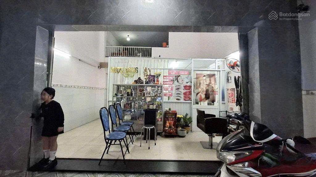 Cho thuê mặt bằng xô viết nghệ tĩnh, p24 , q.bình thạnh  hẻm 4m (cách mt vài căn)  5x6m
