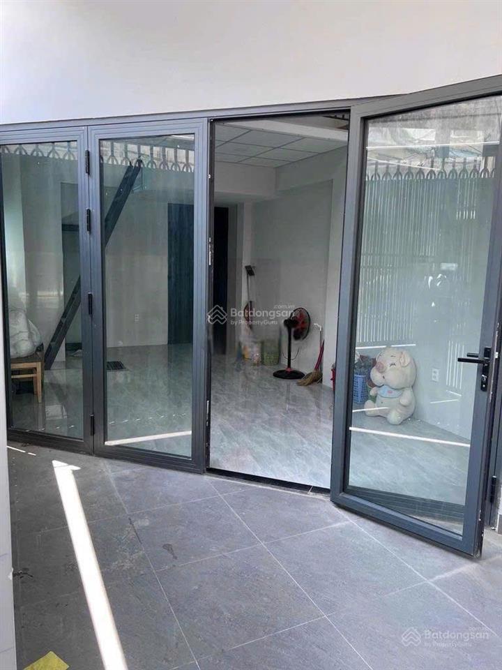 Cho thuê mặt bằng hxt cách mạng tháng 8, p.5, tân bình  4x9m