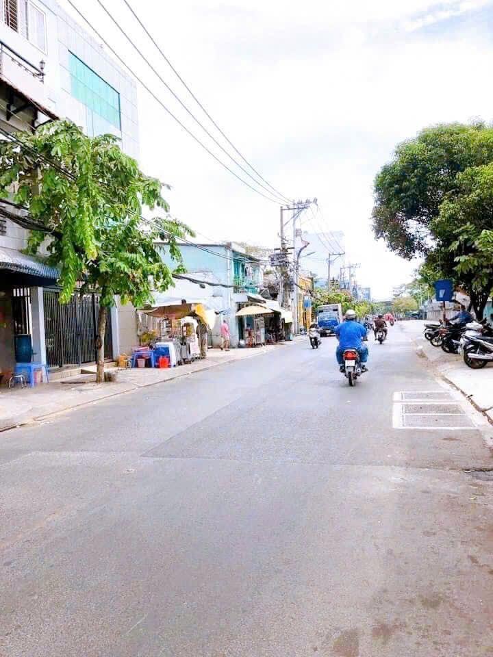 Mặt tiền tôn thất thuyết 3 lầu phường 15 không quy hoạch q4
