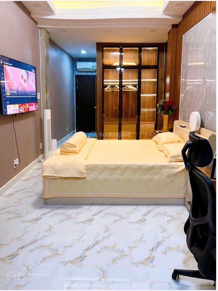 Mặt tiền tôn thất thuyết 3 lầu phường 15 không quy hoạch q4