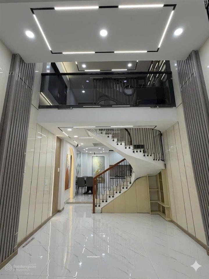 Chính chủ bán nhà đường hồng lạc