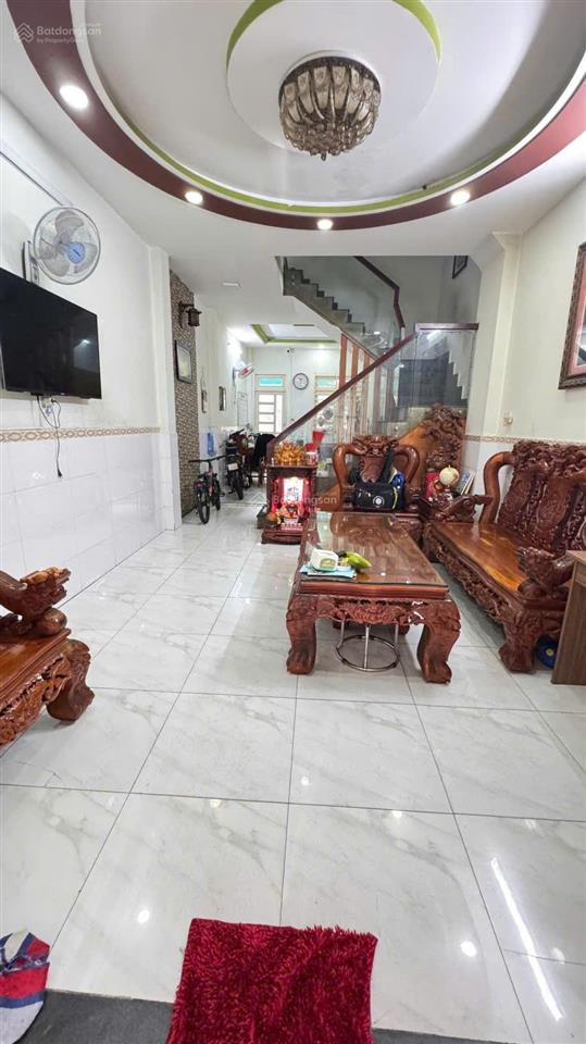 Quận 11 giáp quận 5 gần chợ rẫy, đh y dược  52m2 ô tô đỗ cách nhà 20m.