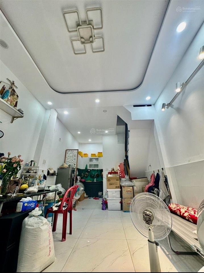 Hẻm 6m thông  sát chợ tân hương  nhà đẹp 2 tầng 33m giá chỉ 4.9 tỷ tl