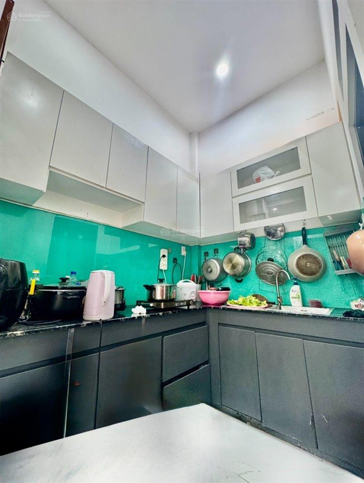 Hẻm 6m thông  sát chợ tân hương  nhà đẹp 2 tầng 33m giá chỉ 4.9 tỷ tl