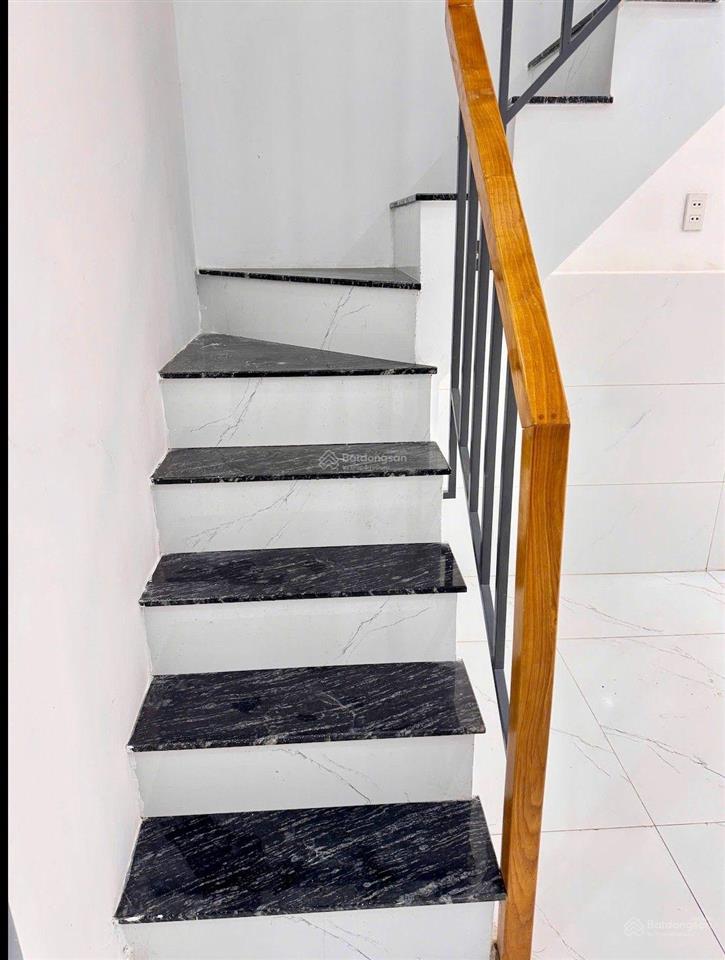 Hẻm 6m thông  sát chợ tân hương  nhà đẹp 2 tầng 33m giá chỉ 4.9 tỷ tl