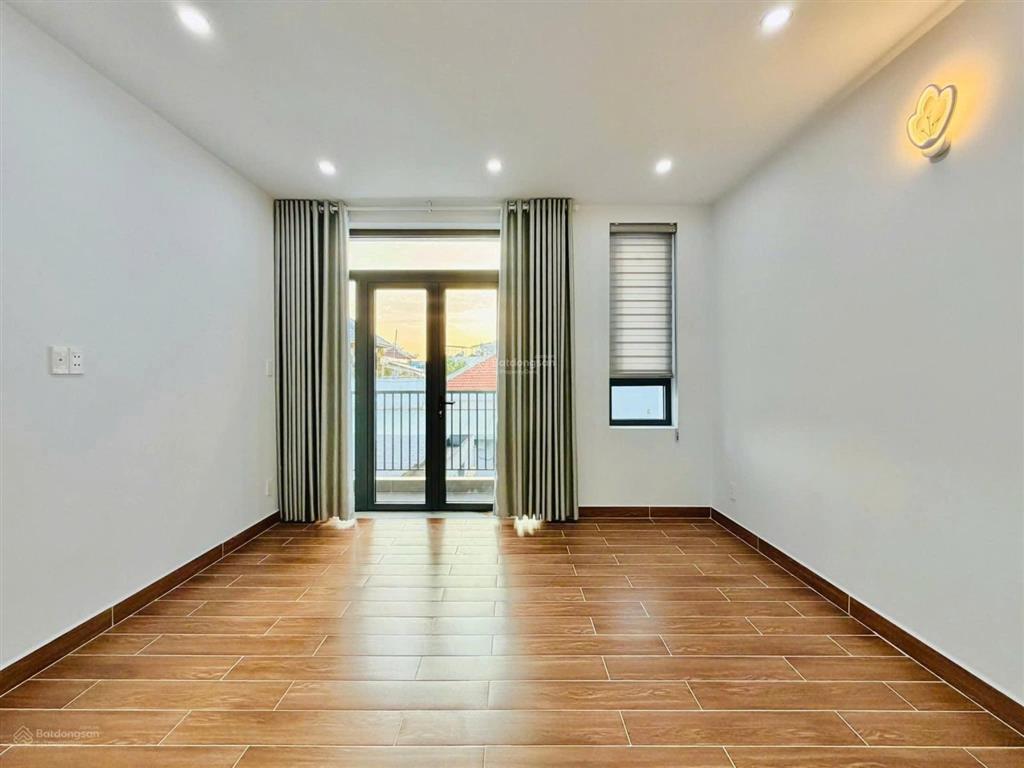Bán gấp nhà hậu giang, 52m2, 4 tầng 4pn 5wc, có sân thượng, gần chợ bình tây, hẻm trước nhà 5m