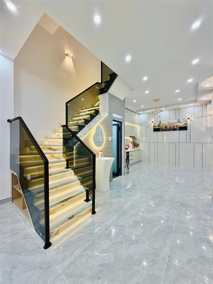 Bán gấp nhà hậu giang, 52m2, 4 tầng 4pn 5wc, có sân thượng, gần chợ bình tây, hẻm trước nhà 5m