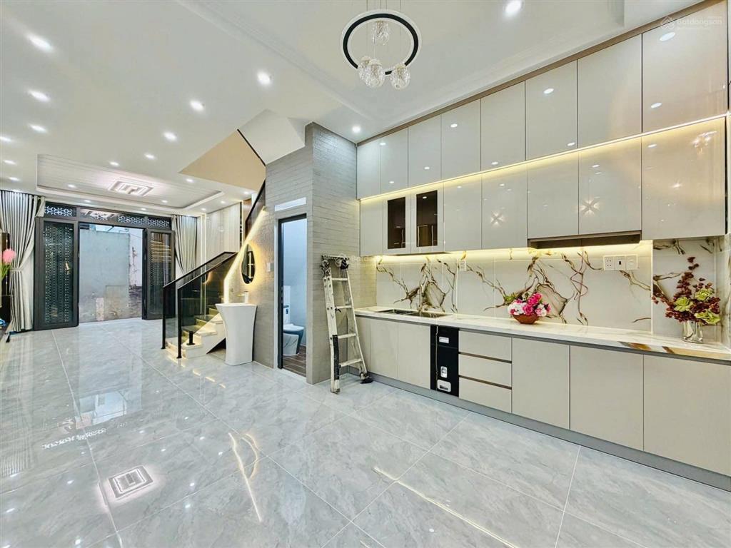 Bán gấp nhà hậu giang, 52m2, 4 tầng 4pn 5wc, có sân thượng, gần chợ bình tây, hẻm trước nhà 5m