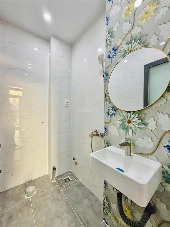 Bán gấp nhà hậu giang, 52m2, 4 tầng 4pn 5wc, có sân thượng, gần chợ bình tây, hẻm trước nhà 5m