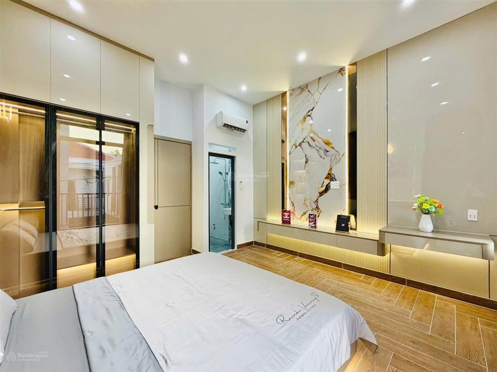 Bán gấp nhà hậu giang, 52m2, 4 tầng 4pn 5wc, có sân thượng, gần chợ bình tây, hẻm trước nhà 5m