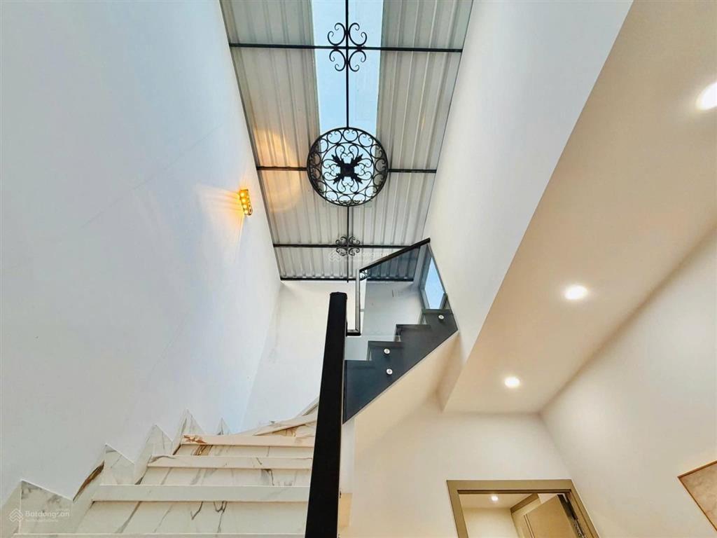 Bán gấp nhà hậu giang, 52m2, 4 tầng 4pn 5wc, có sân thượng, gần chợ bình tây, hẻm trước nhà 5m