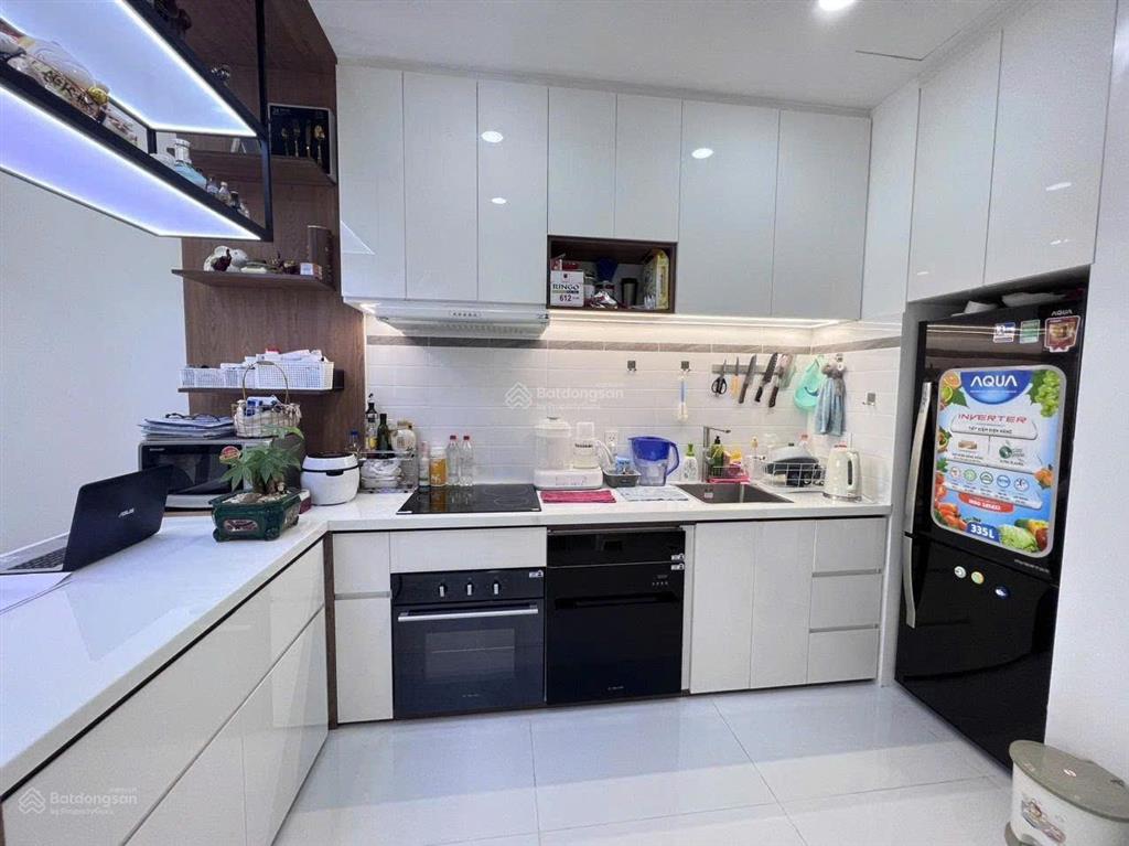 Cho thuê căn hộ 2pn, 1wc, 57m2, 14 triệu, tại the botanica, phổ quang.  0973 720 ***